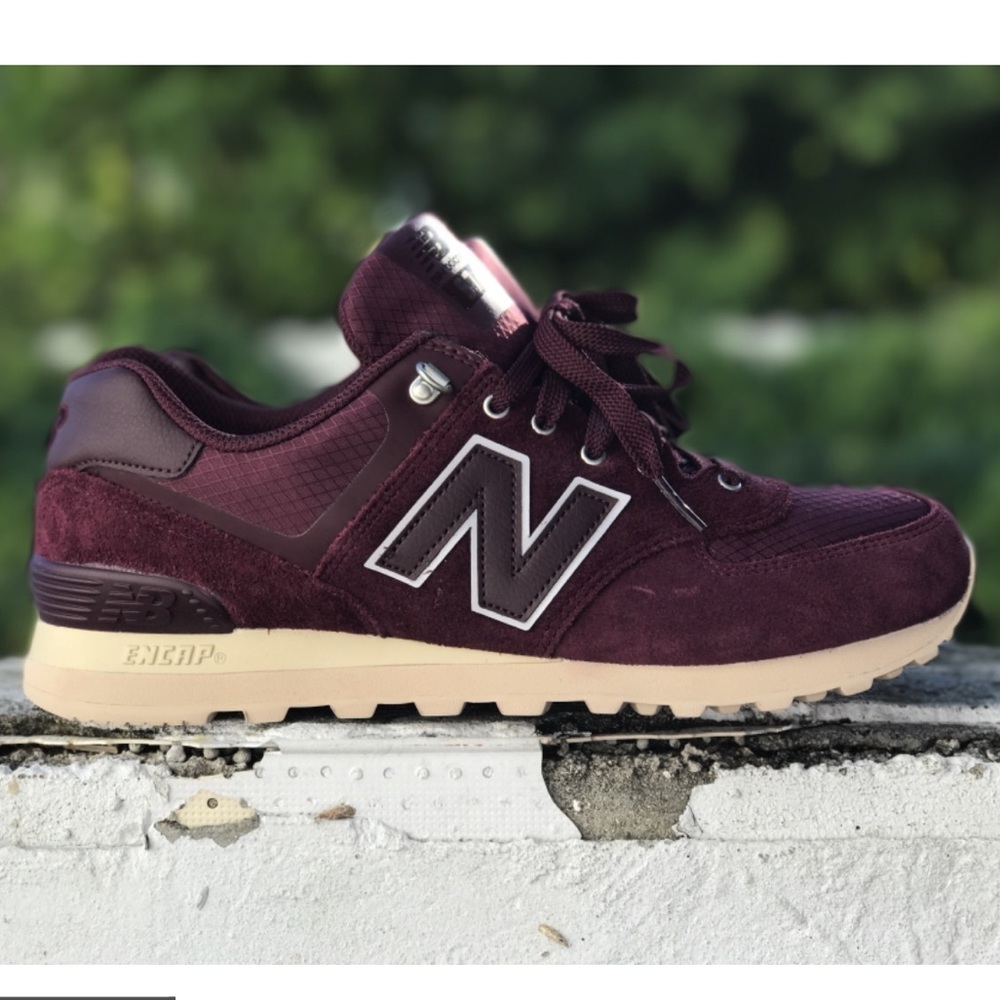 New balance 574 chocolate cherry/sand rare NIB!